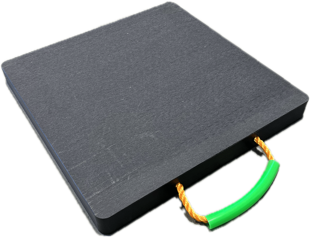 Robust støttebensplate i hardplast med 40 mm tykkelse. Gir stabilitet for kraner, lifter og maskiner på myke eller ujevne underlag.